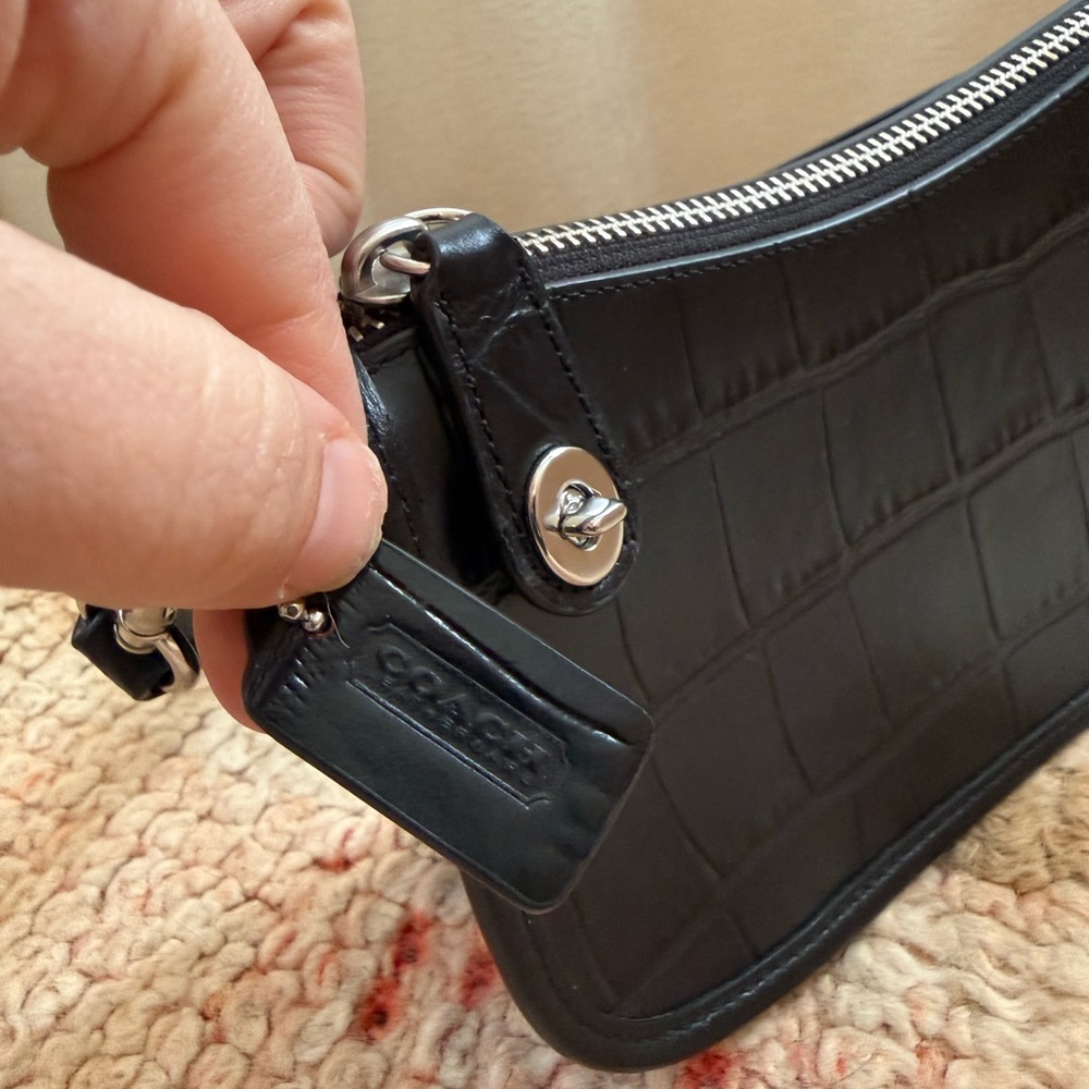 Coach Swinger 20 Black Leather Embossed Shoulder Bag - Picture 2 of 9